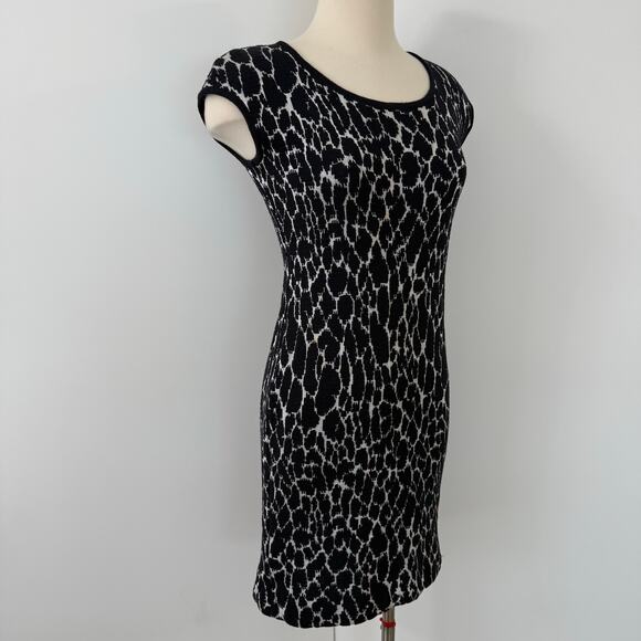 St. John Knit Sheath Dress Cap Sleeve Knee-Length Black/White Animal Print 2 - Picture 4 of 11